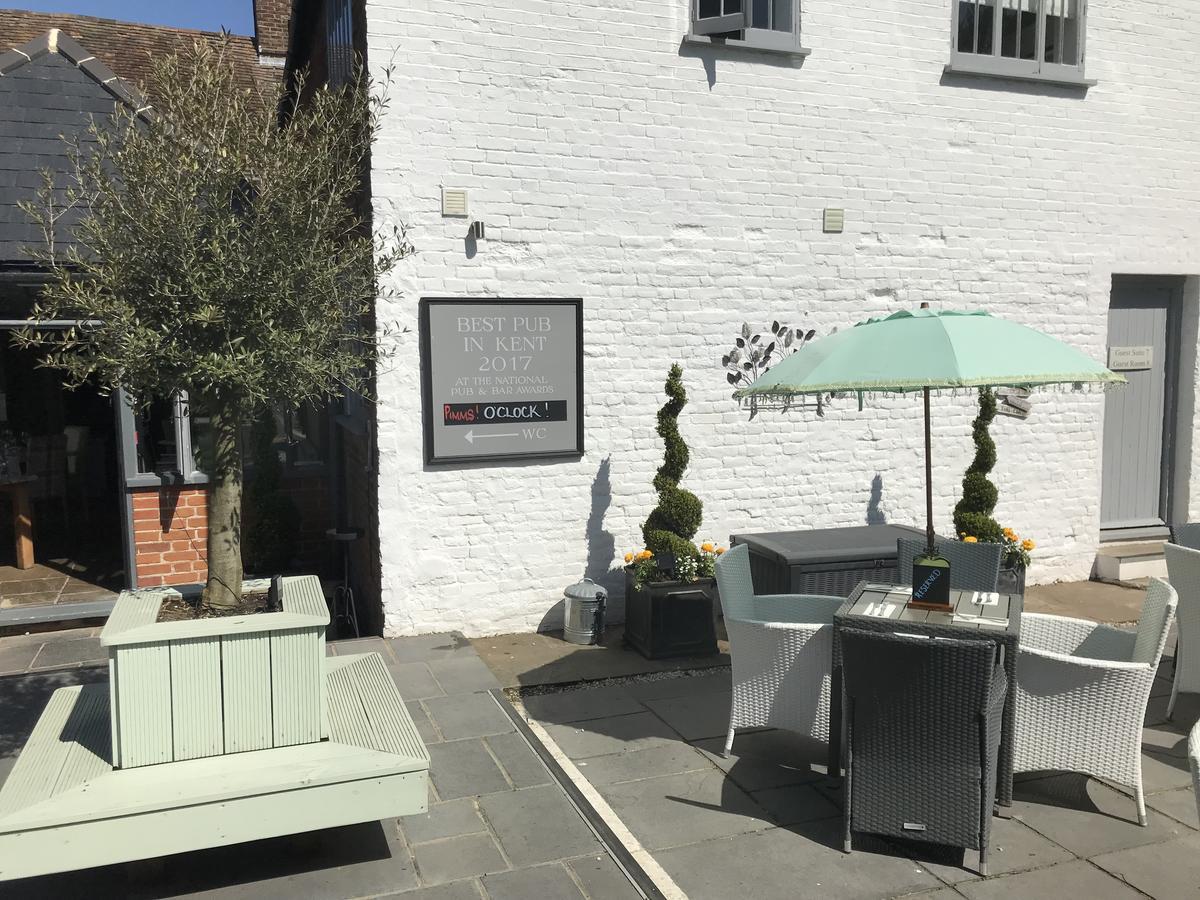 The Dog At Wingham Hotel Exterior photo